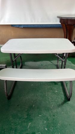 Kids pick nick table