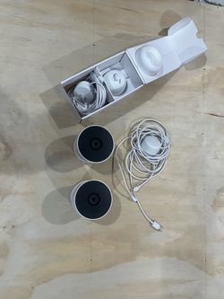 2 Google cameras & 1 stand