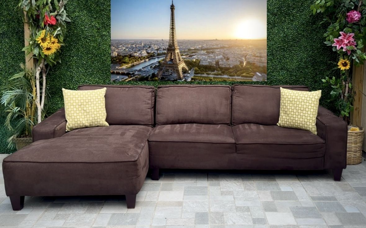 (Free Delivery 🚚) Large Brown 2-Piece Sectional w/Chaise Couch