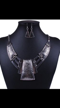 Silver necklace and earring set