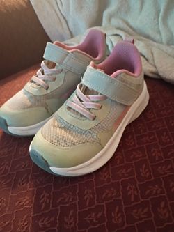Girls Shoes size 10 (8 in long)