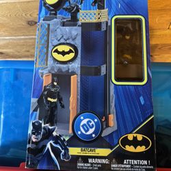 DC Comics Batman Batcave Playset with Batman Action Figure 