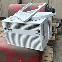 Dandy AC unit W/ Remote