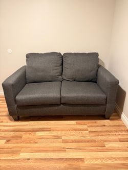Love Seat w/ Pull Out Bed