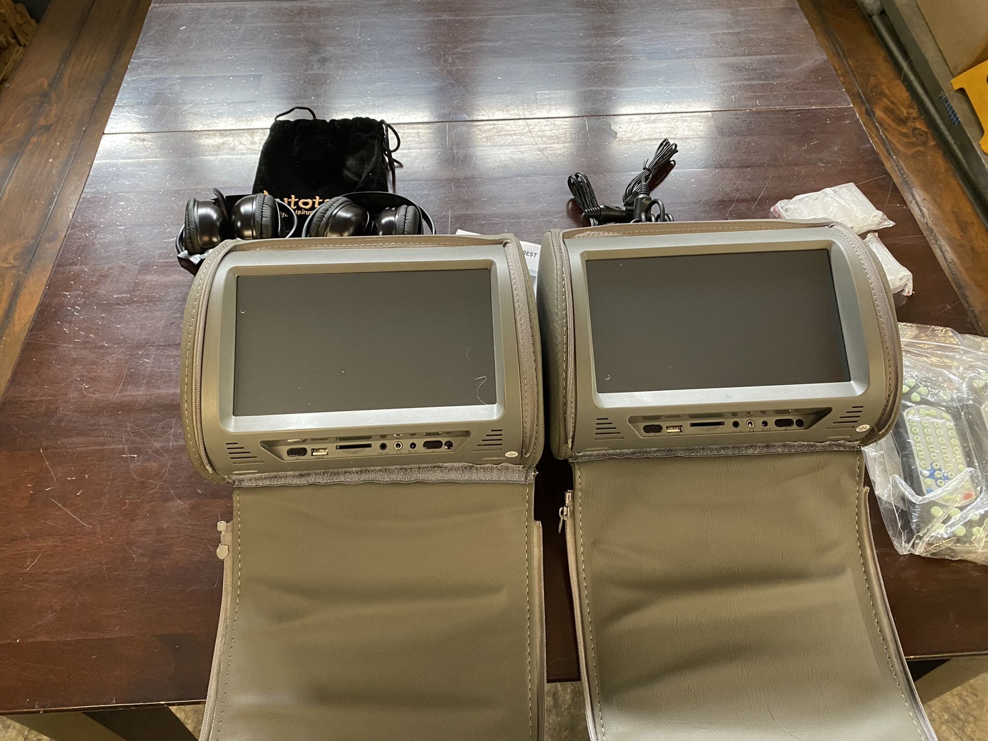 DVD Headrest Set