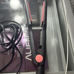 Hair Straightener Works Good 