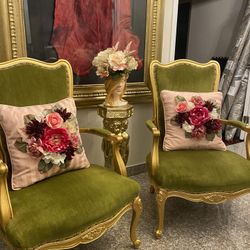 Very  Gorgeous 2 Victorian Chairs With  Beautiful pillows