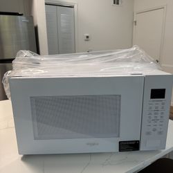Brand new  Microwave Whirlpool 