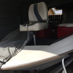 $2500.  17’10” Bayliner 1989 Fiberglass Boat w Trailer