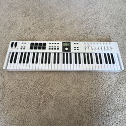 Arturia KeyLab Essential 61 MK3 MIDI Keyboard Controller – Like New, Barely Used