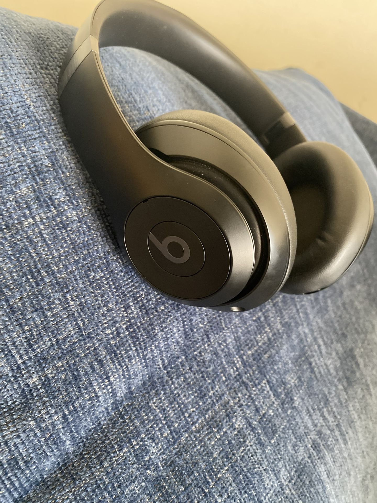 Beats Solo 4 Bluetooth Wireless On-Ear Headphones- Matte Black