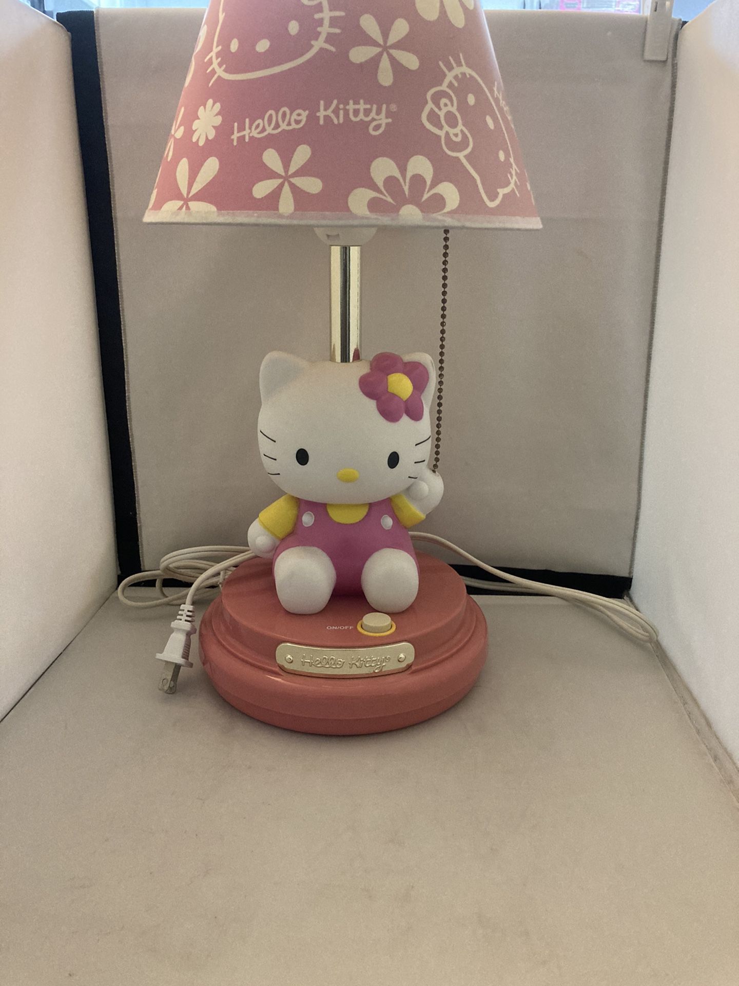 Hello Kitty Lamp 16.5"