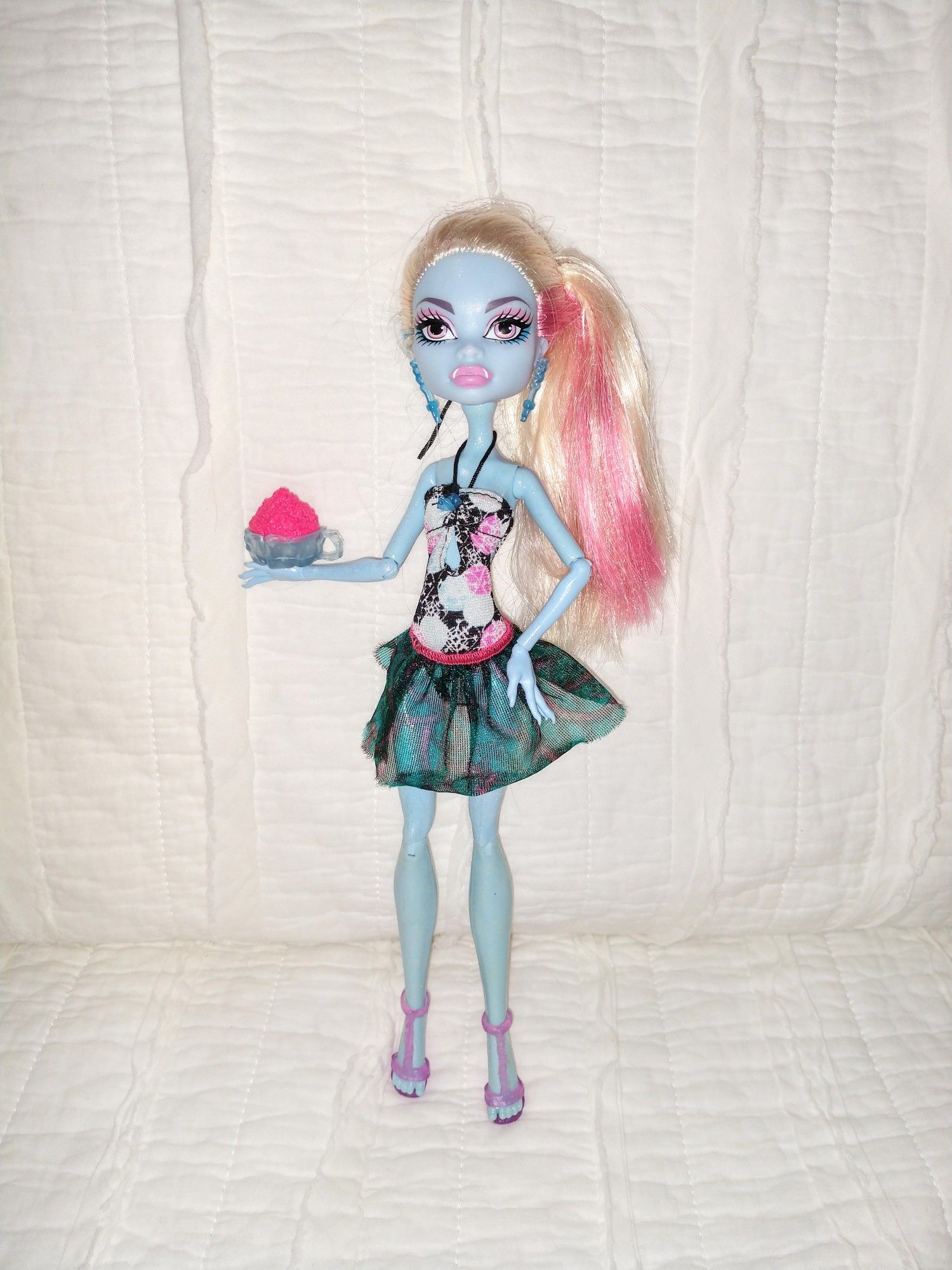 Monster High Skull Shores Abbey Bominable