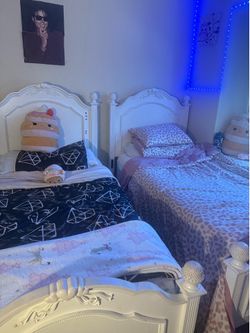 2 Twin beds