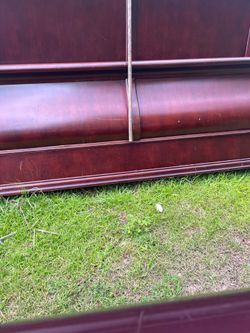 Sleigh bed