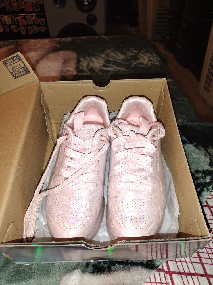 Like new Kids 1.5 Memory Foam Skechers street