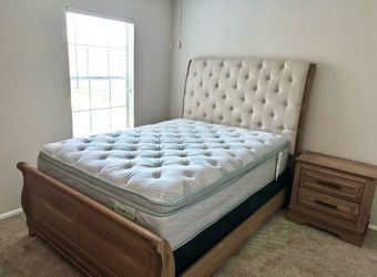 Bed set and table