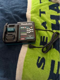 MAKITA XGT CHARGER BRAND NEW