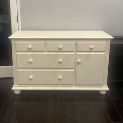 Rare Sorelle Vista Double Dresser - French White - Excellent Condition $200 (New $900–$1,150!)