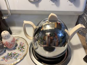 Art Deco Cream English Ceramic Teapot With Chrome Dome Cozy