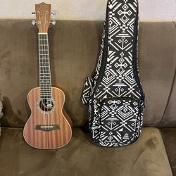 Bonidi  Ukulele And Case 