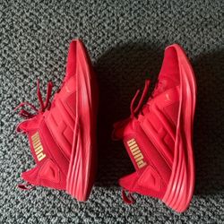 Women’s Puma Sneakers 