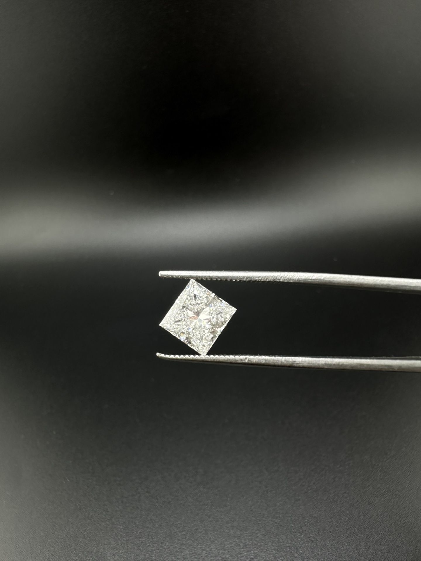 2.00CT D VVS2 Princess Cut Diamond