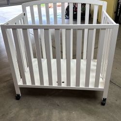 Portable Mini Crib