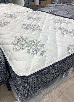 Selling Fast! 60% Off Retail – Luxury Beds
