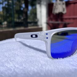 Oakley Holbrook Sunglasses New In Box