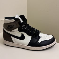 Air Jordan 1 Retro High "Dark Mocha" Size 11.5 (Pre-Owned)