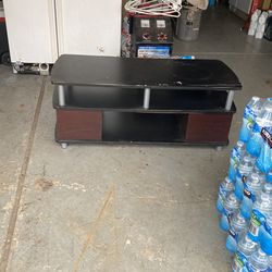 Corner table