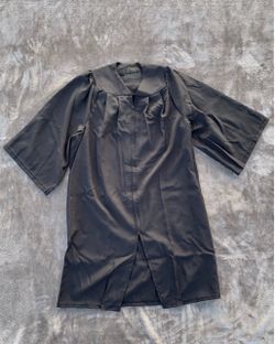 Oak Hall Graduation Gown
