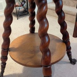 Antique - Victorian Parlor Twist Clawfoot Table