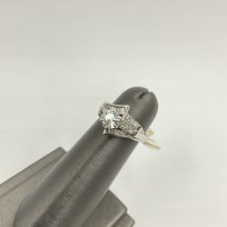 PLATINUM LADIES WEDDING/ FASHION RING W/ DIAMONDS APPROX 1.25CT TDW 7.0GR, RING SIZE 4.5