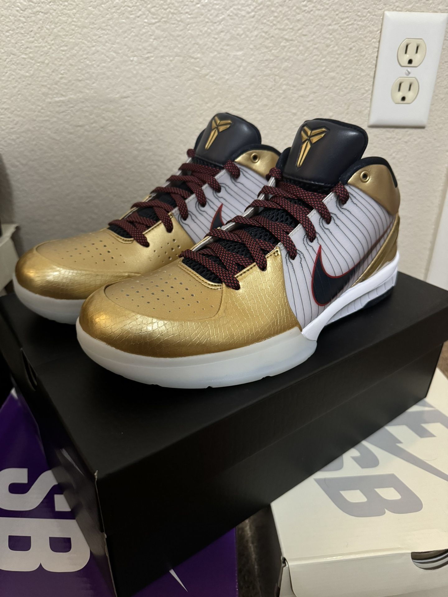 Kobe Protro 4 Gold Medal Size 11