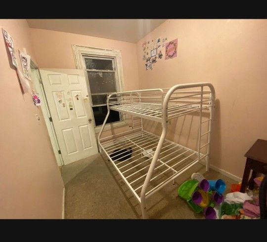 LITERA.      bunkbed.   ** price negotiable 
