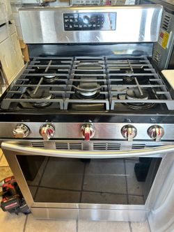 Samsung stove stainless steel stove(delivery+install available) Width 30”