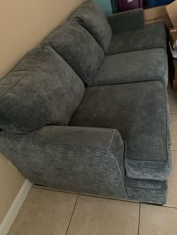 💰 BEST OFFER WILL BE ACCEPTED 🛋️ BLUE SOFT CUSHY SOFA!