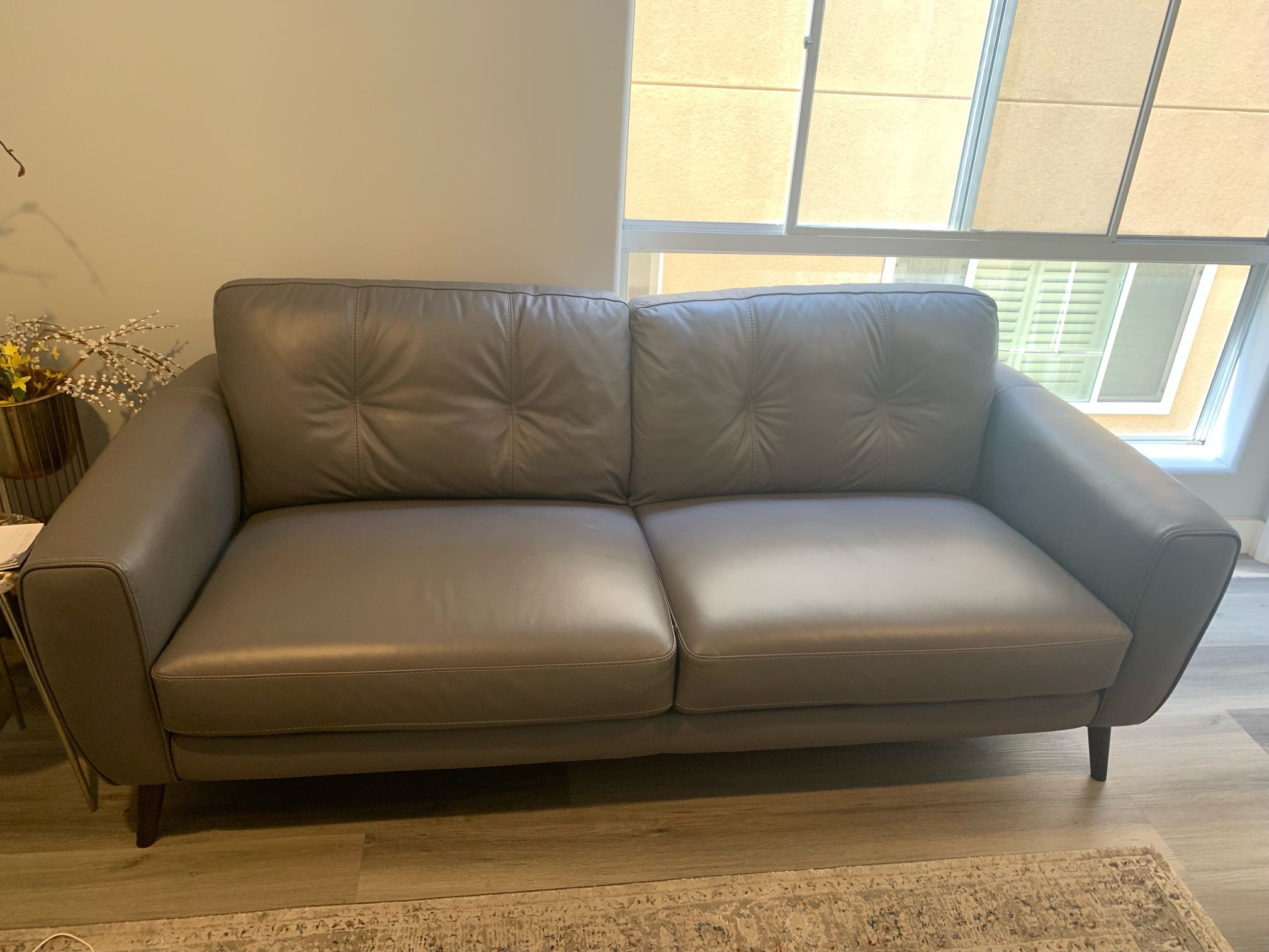 Benita Sleet Leather Sofa In Gray