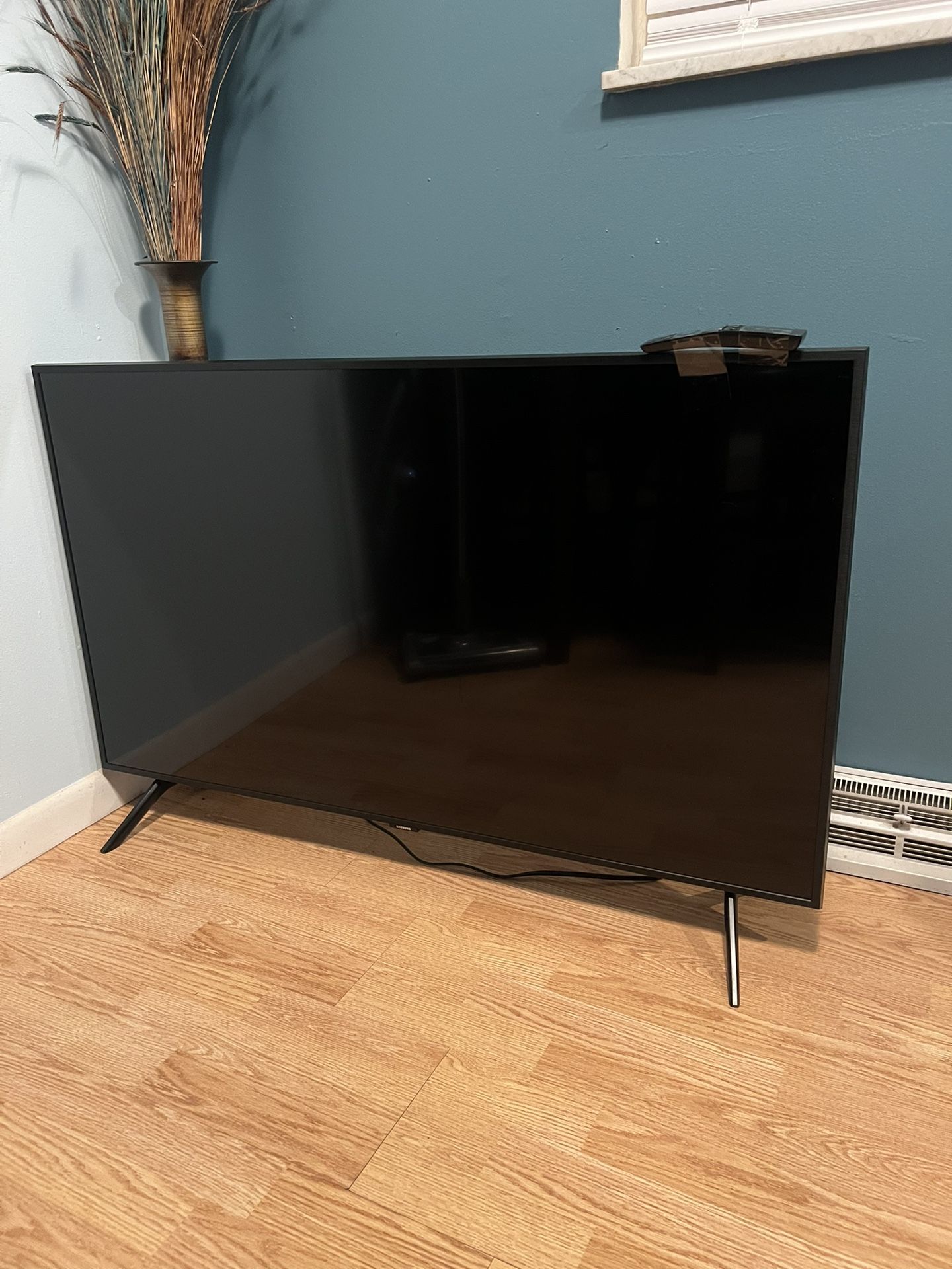 50 Inch Samsung TV With Remote 