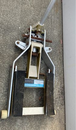 Central Hydraulics Aluminum Motorcycle Lift