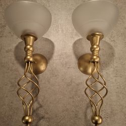 WALL CANDLE HOLDERS SET(READ FULL DESCRIPTION BEFORE ASKING PLEASE 🙏🏻)IF IT'S POSTED IT'S AVAILABLE 👀 