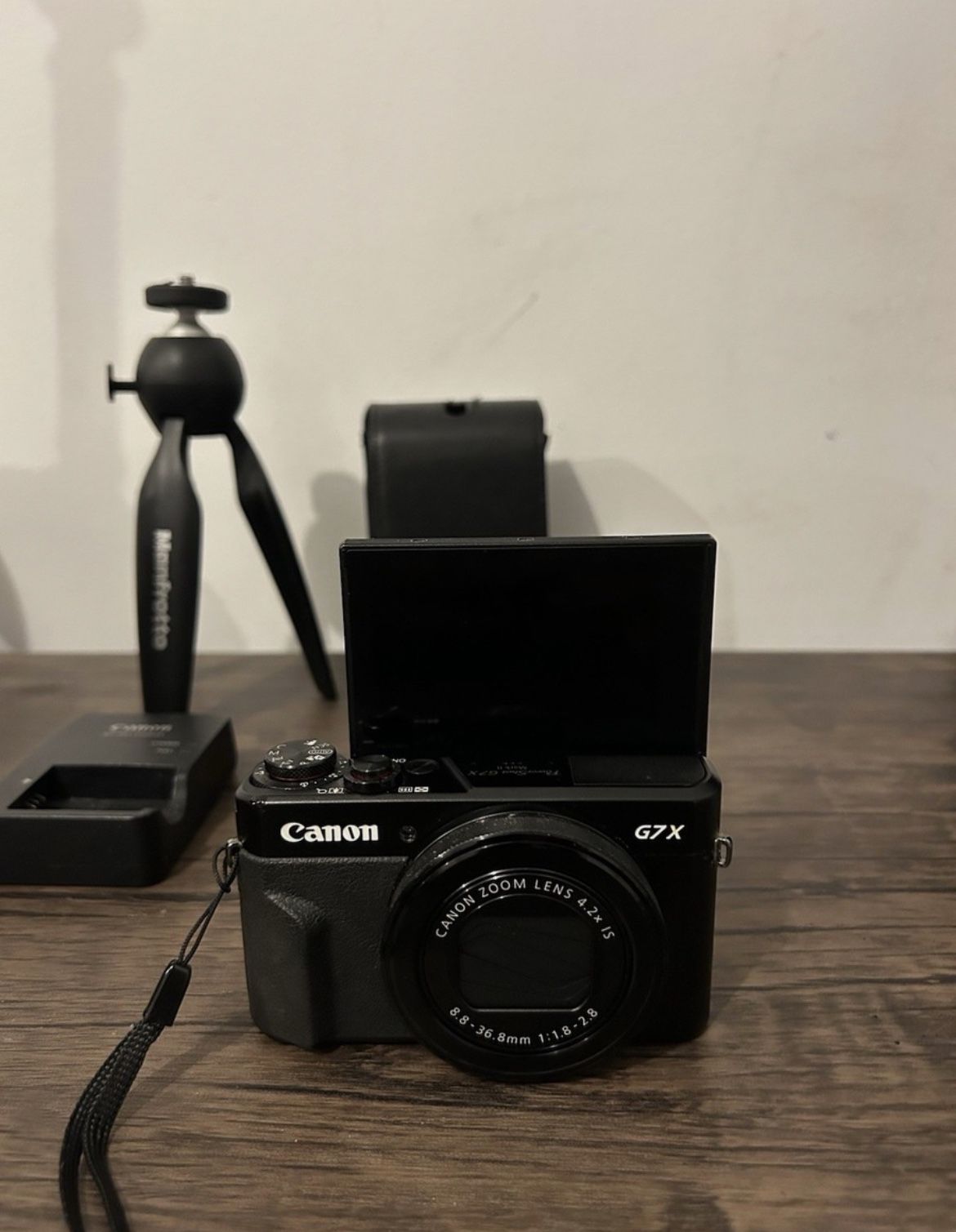 Canon PowerShot G7 X Mark II 20.1 MP Compact Digital Camera - Black