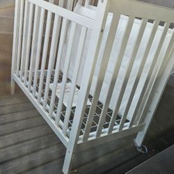 Baby crib 