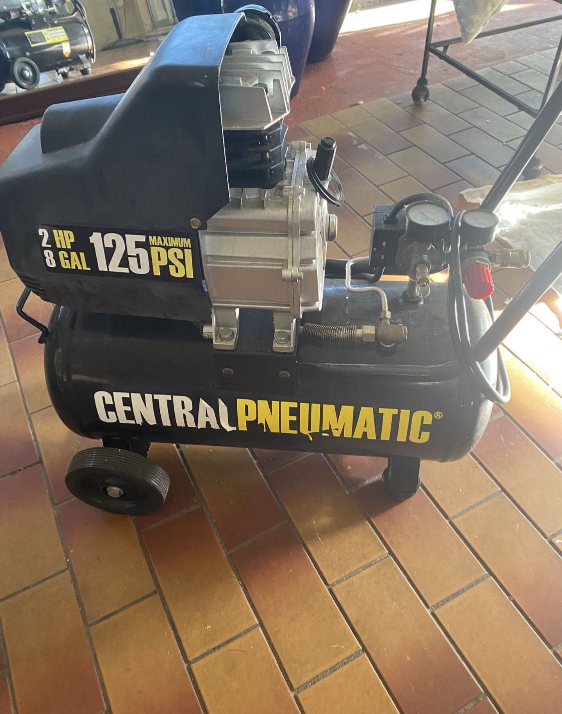 Central Pneumatic 8 Gallon 2 HP 125 PSI