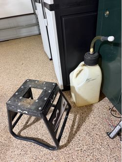 Dirtbike stand and gas tank