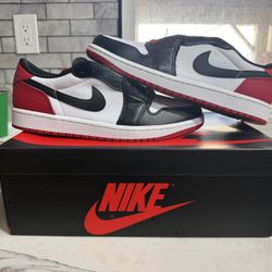 DS NIKE AIR JORDAN 1 RETRO LOW OG - BLACK TOE SZ 10