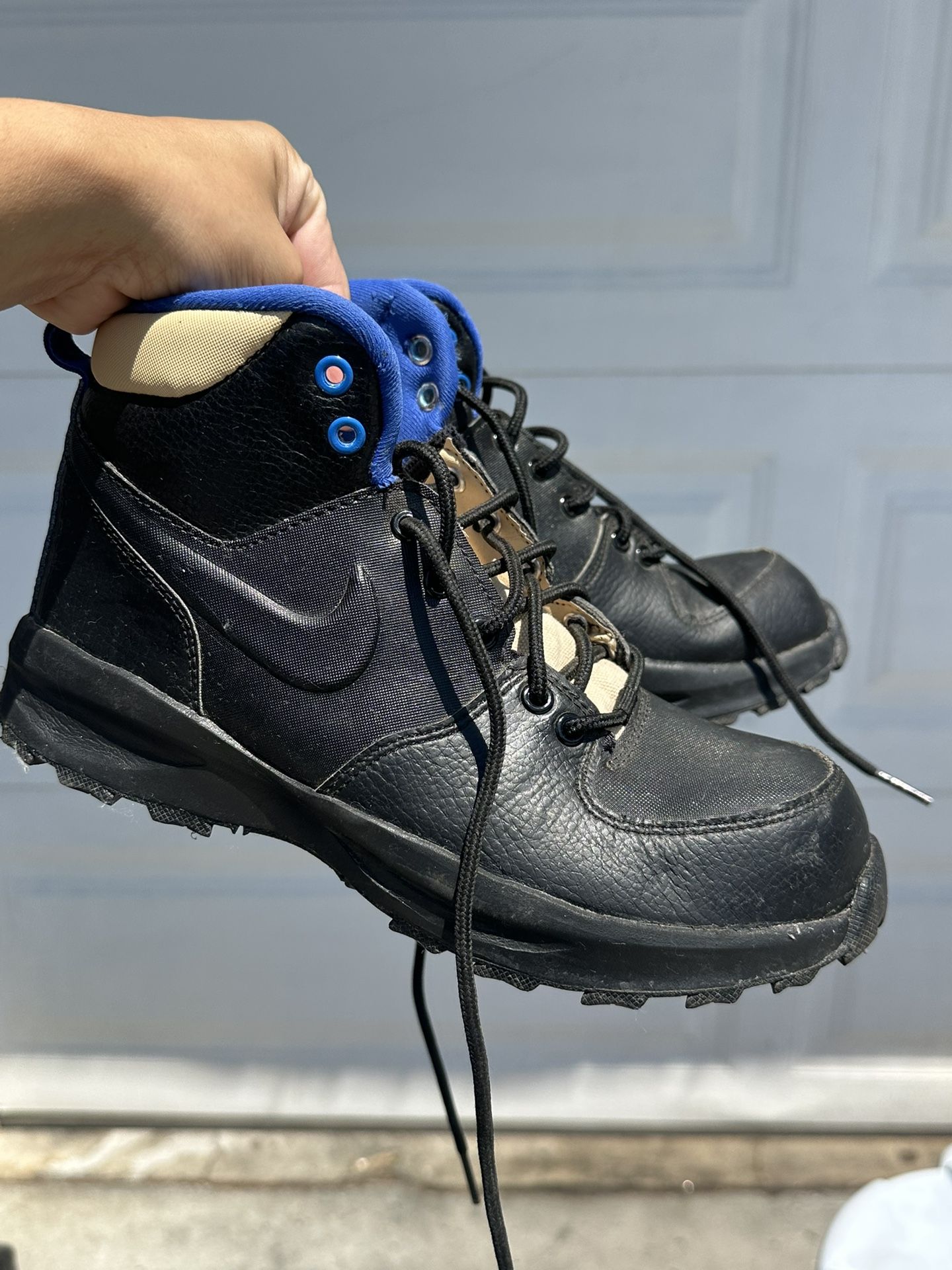 Boys Nike Brand Hiking Boots 5Y