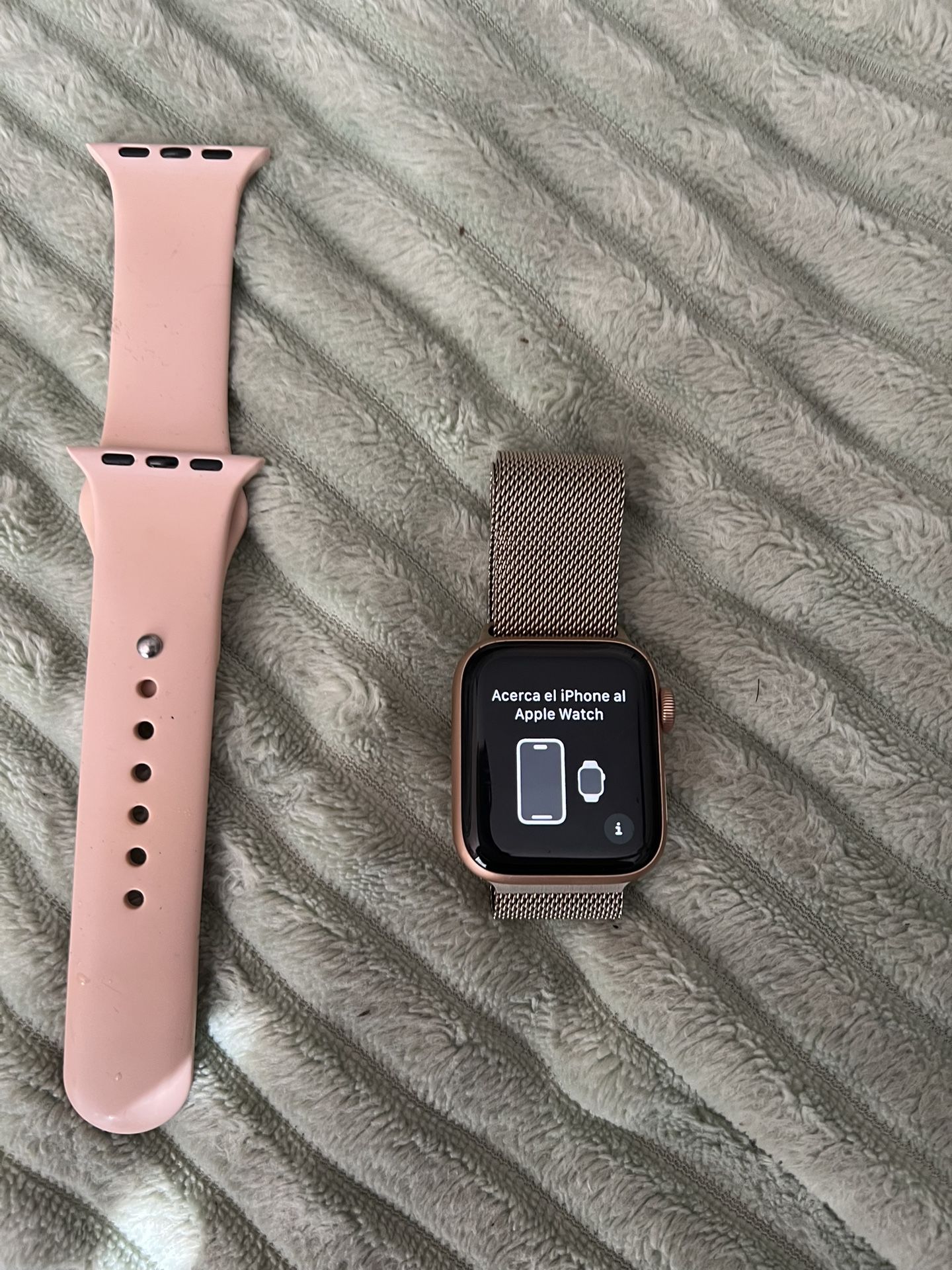 Apple Watch SE (40mm, Rose Gold)
